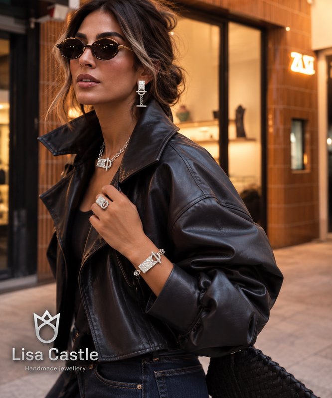 lisa_castle_model_jewellery_web_800